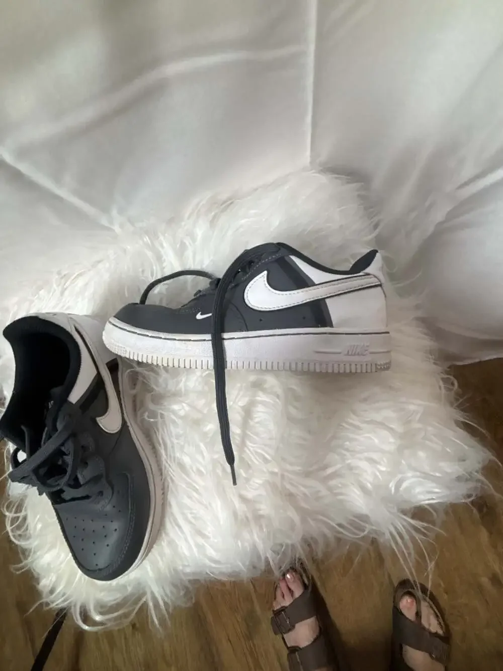 Nike Air Force 1 Grade School Low-Top Sneakers Dark Smoke Grey/White